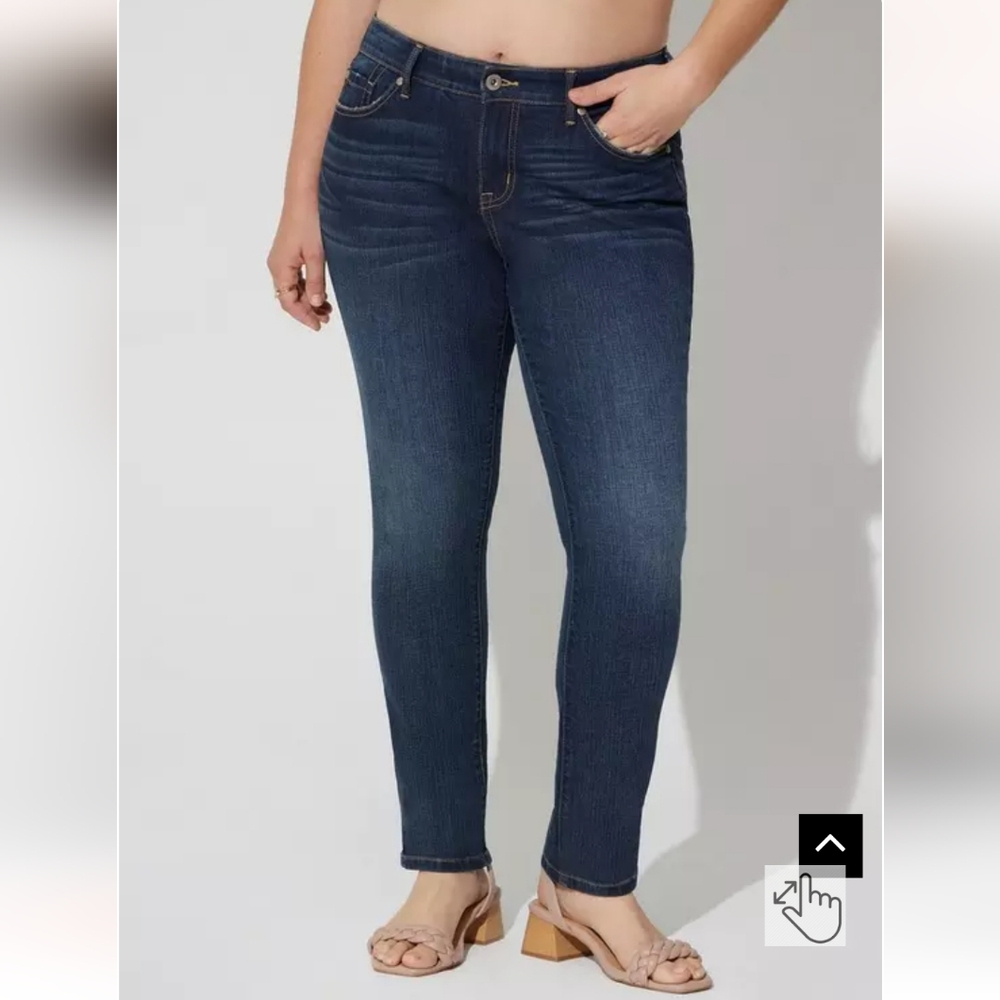 Torrid EXTRA SHORT Boyfriend Straight Vintage Stretch Mid-Rise Jean - Picture 5 of 6